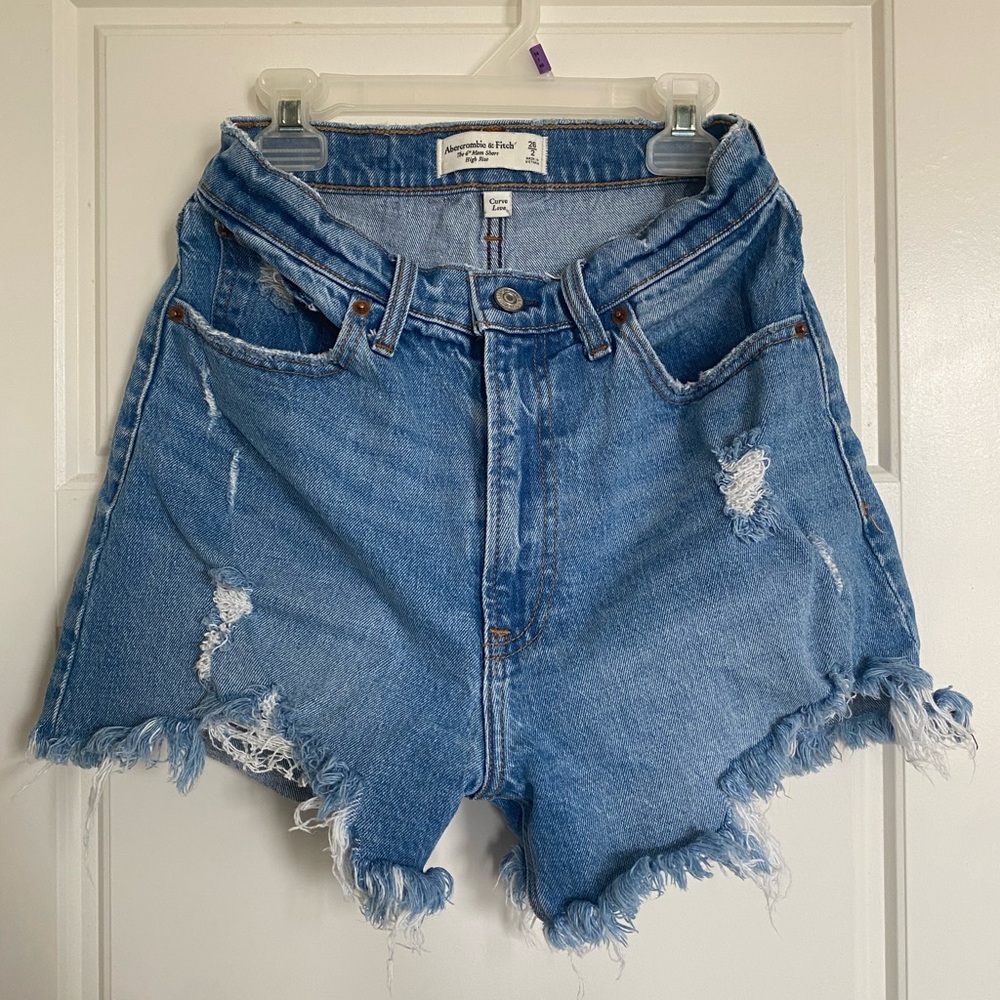 Abercrombie 4” high waisted mom shorts
